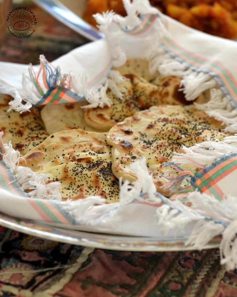 Il pane naan con formaggio di capra