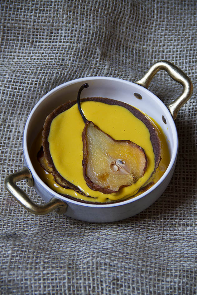 Lasagnette dolci al cacao con crema allo zabaione e pere caramellate