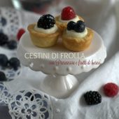 Nondisolopane - Cestini di frolla con Prescinsöa e frutti di bosco