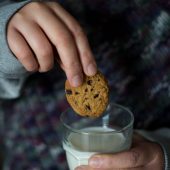 Nondisolopane - Biscotti schiaccianoci con frutta secca e gocce di cioccolato